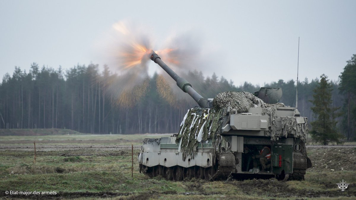 FrForcesEstonia's tweet image. #SteelRain  cooperation during K9 firing.

The 🇨🇵 artillerymen shared their expertise in observation and guidance during the K9 Thunder firing exercises with their counterparts from the 🇪🇪 1st Infantry Brigade.
This joint work strengthens the interoperability of the Alliance.
