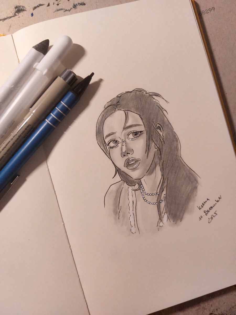 Gw3nMaryJ0n3s's tweet photo. This sketchbook is almost finished... Only 11/12 pages left 🥹🥹🥹
@triplescosmos @X_in_official @X_IN_MEMBERS @we_fiftyfifty @SHINee 
#tripleS #Mayu #X_IN #nova #FIFTYFIFTY #KEENA #SHINee #MINHO #KPop #kpoptwt https://t.co/slcnFvqLHZ