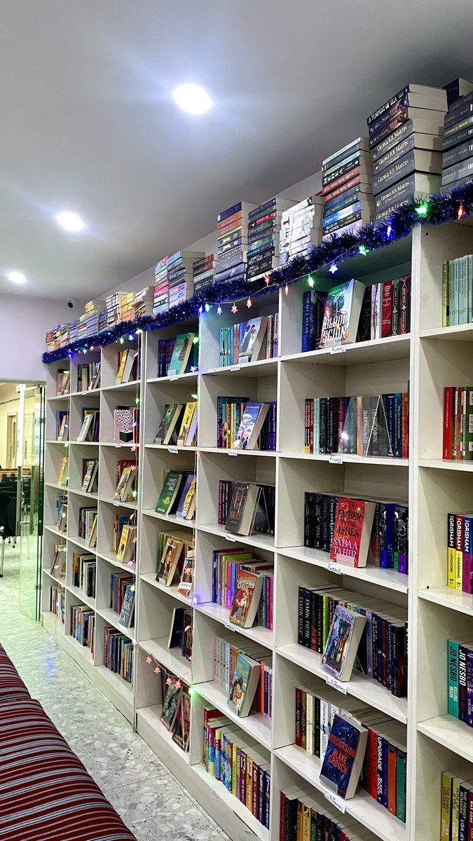 aadunolowosibi's tweet image. My man decided to surprise me this morning and take me to a bookstore to go buy books🤭🤭🤭

I was able to get books I’ve always wanted and it made me so happy. Can’t stop smiling tbh 😂😂😂🥰🥰