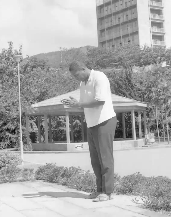 LuizSantosMusic's tweet image. John Coltrane praying for nuclear bomb victims at Peace Memorial Park, Nagasaki, Japan. July 14, 1966.
 #jazz #art #jazzlegends #jazzhistory