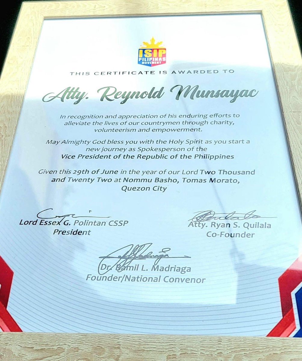 imtheatan's tweet image. Atty. Reynold Munsayac claims he doesn't know Ramil Madriaga. Yet, the evidence is visually damning: photos show Munsayac receiving an ISIP certificate signed by Madriaga. 😆

Obvious ba that Munsayac's outright lie is an act of desperate damage control? 

Bakit pa…