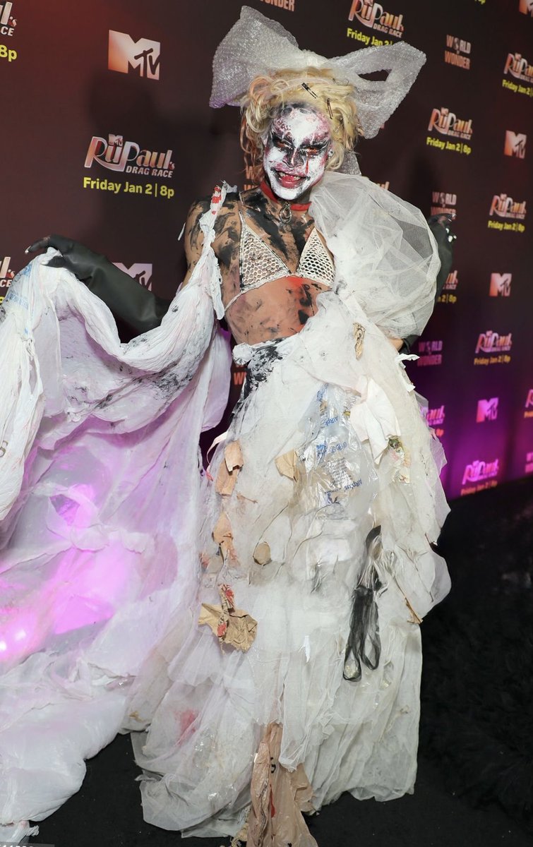 Yvie Oddly (blue checkmark) tweet media