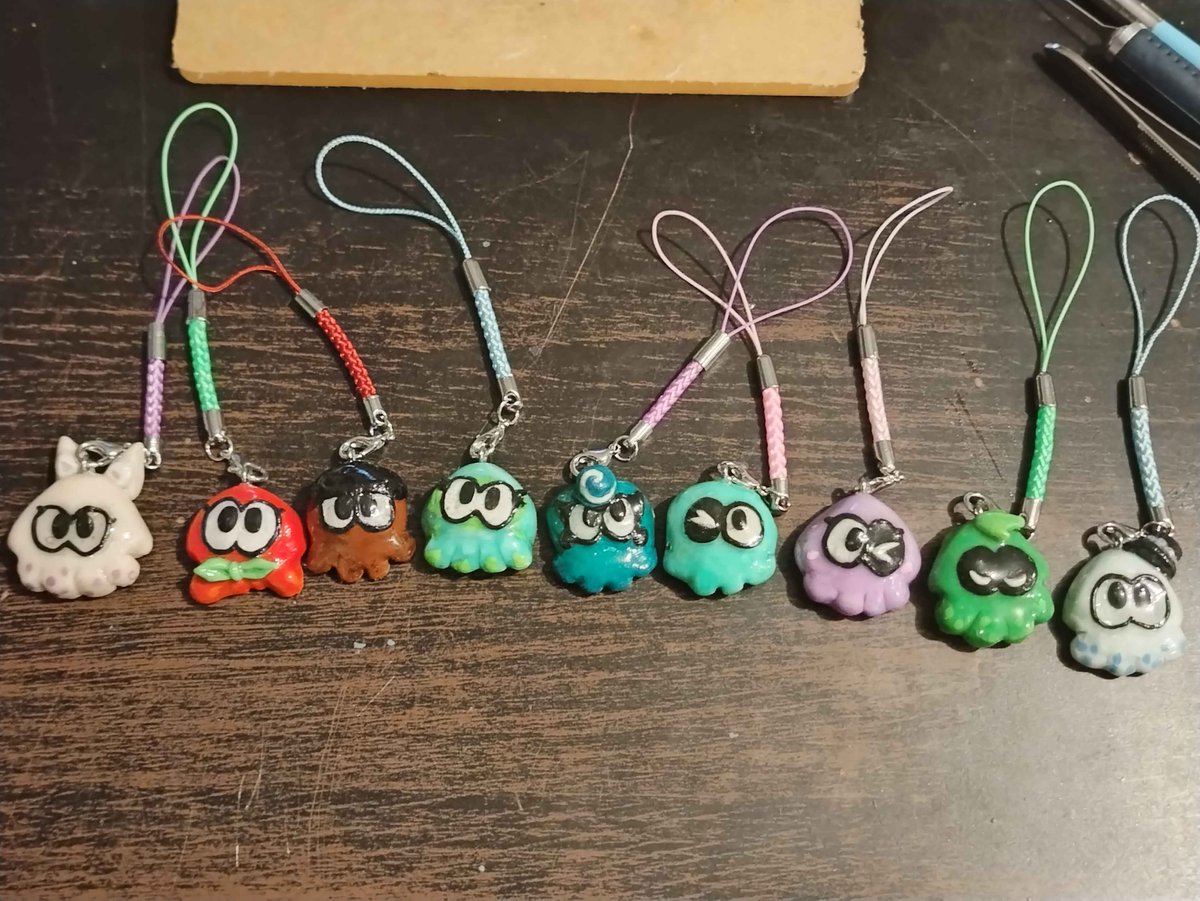 Rea_Pyon's tweet image. Pour #Fullwipe j'ai prévu de préparer une tite carte comme la dernière fois (ou autre chose, j'hésite encore).

Mais j'ai beaucoup aimé faire mes petits porte clefs squids et octo et je me demandais si ça intéresserait comme commission que je pourrais vous donner en main propre ?