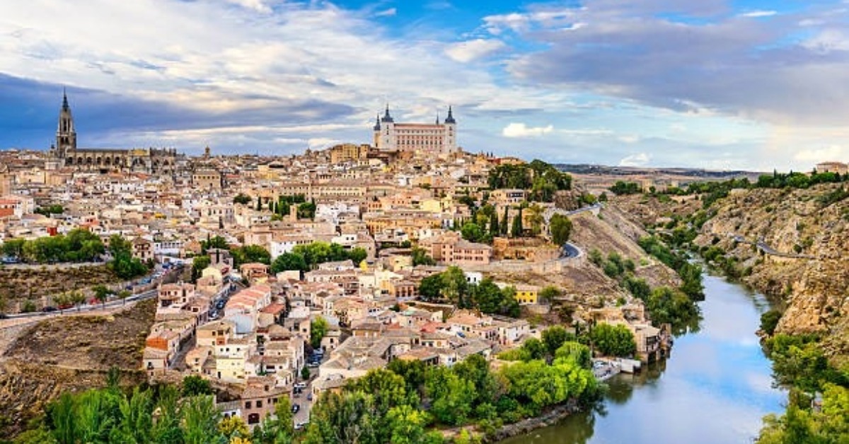Attention! HACU and the University of Castilla-La Mancha are accepting applications from Spanish language faculty at HACU-member institution community colleges for UCLM’s Spanish language teaching program taking place March 8 -14, 2026, in Toledo, Spain.
bit.ly/3XxoDaF