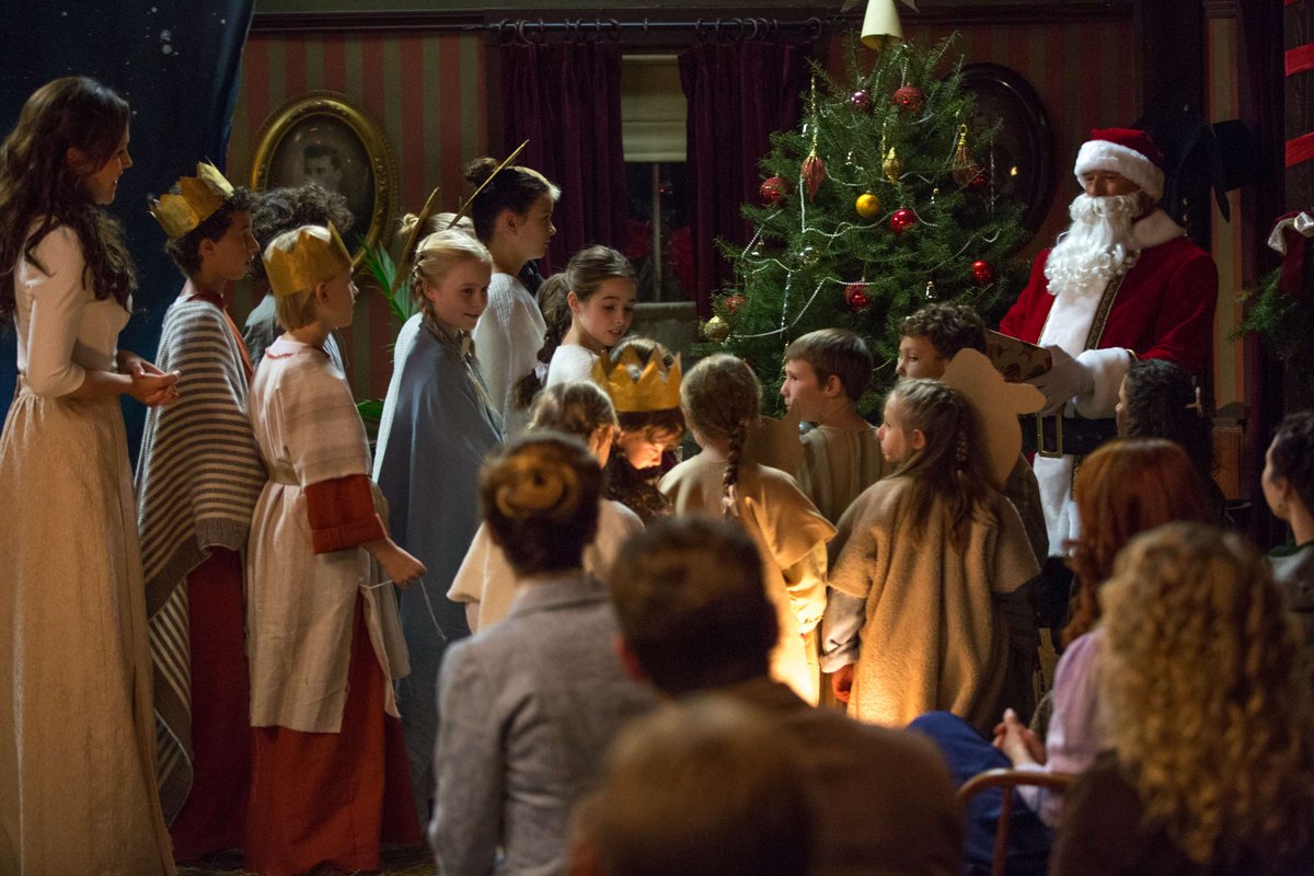🎄 #ThrowbackThursday — Christmas in Hope Valley!
Follow us for daily When Calls the Heart content! Interviews, behind the scenes clips, bloopers, bonuses, and more. 
Find all things When Calls The Heart at WhenCallsTheHeart.com
#WhenCallsTheHeart