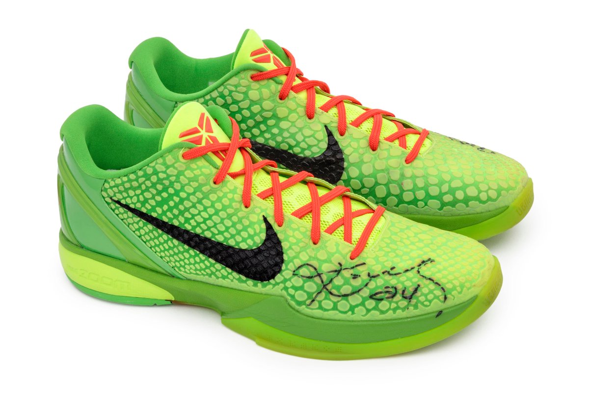 Kobe Bryant's 'Grinch' Nike Kobe 6 is up for auction. Expected to fetch $10 million. Read more: complex.com/sneakers/a/vic…