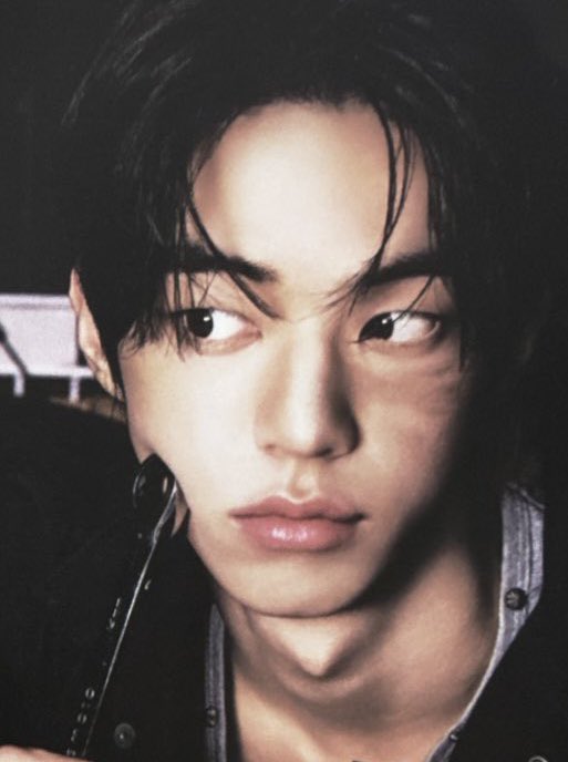 heart-shaped lips kim dohoon you’re so pretty 🖤🖤🖤🖤🖤