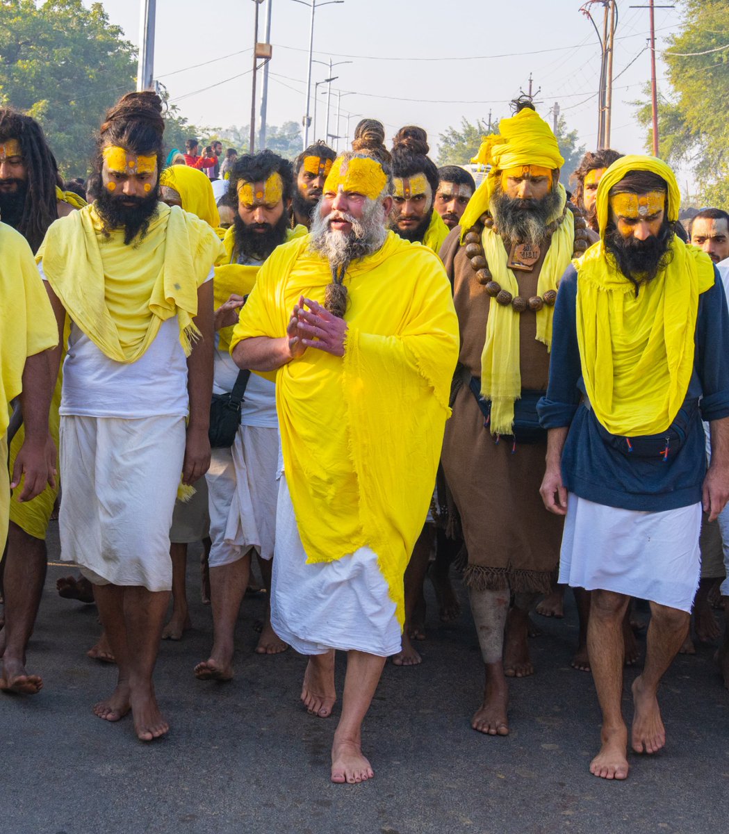 पूज्य गुरुदेव महाराज गोवर्धन परिक्रमा करते समय