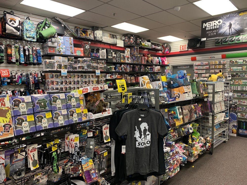 VideoGameHstry's tweet image. GameStop in 2000s vs. 2020s