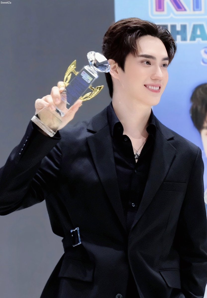 Good Night ราตรีสวัสดิ์นะคะ ตี๋ที่รัก ขอให้เป็นค่ำคืนที่ดีน๊า รักตี๋ที่สุด🫶🏻❤️
#คิดใสไทยแลนด์ซีซั่น9xTEE
#TEeThanapon #ตี๋ธนพล