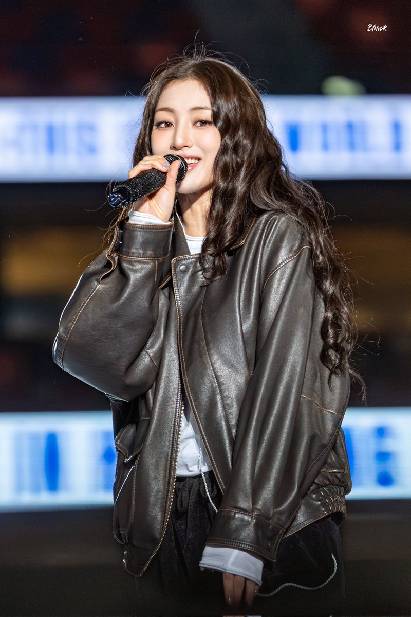 hyomuse97's tweet image. girls don't want a boyfriend girls want park jihyo