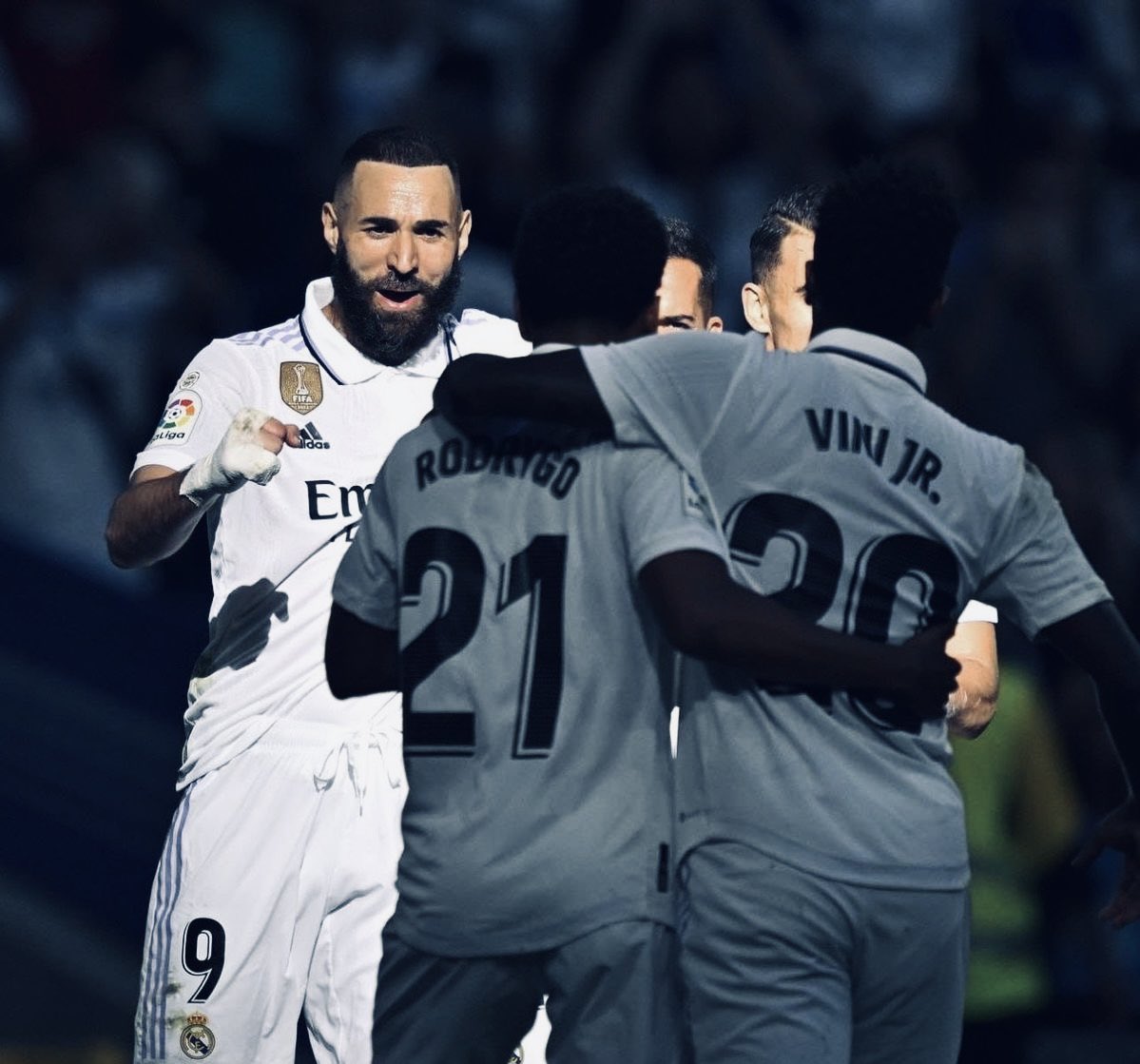 Karim Benzema : "Ce qu’il manque au Real Madrid, c’est juste une connexion entre Mbappé, Vini, Bellingham et Rodrygo. Chacun doit savoir ce qu’il doit faire. 

Il faut que Bellingham comprenne qu’il est le meneur de jeu, pas le buteur. Mbappé c’est le buteur, pas le meneur. Vini