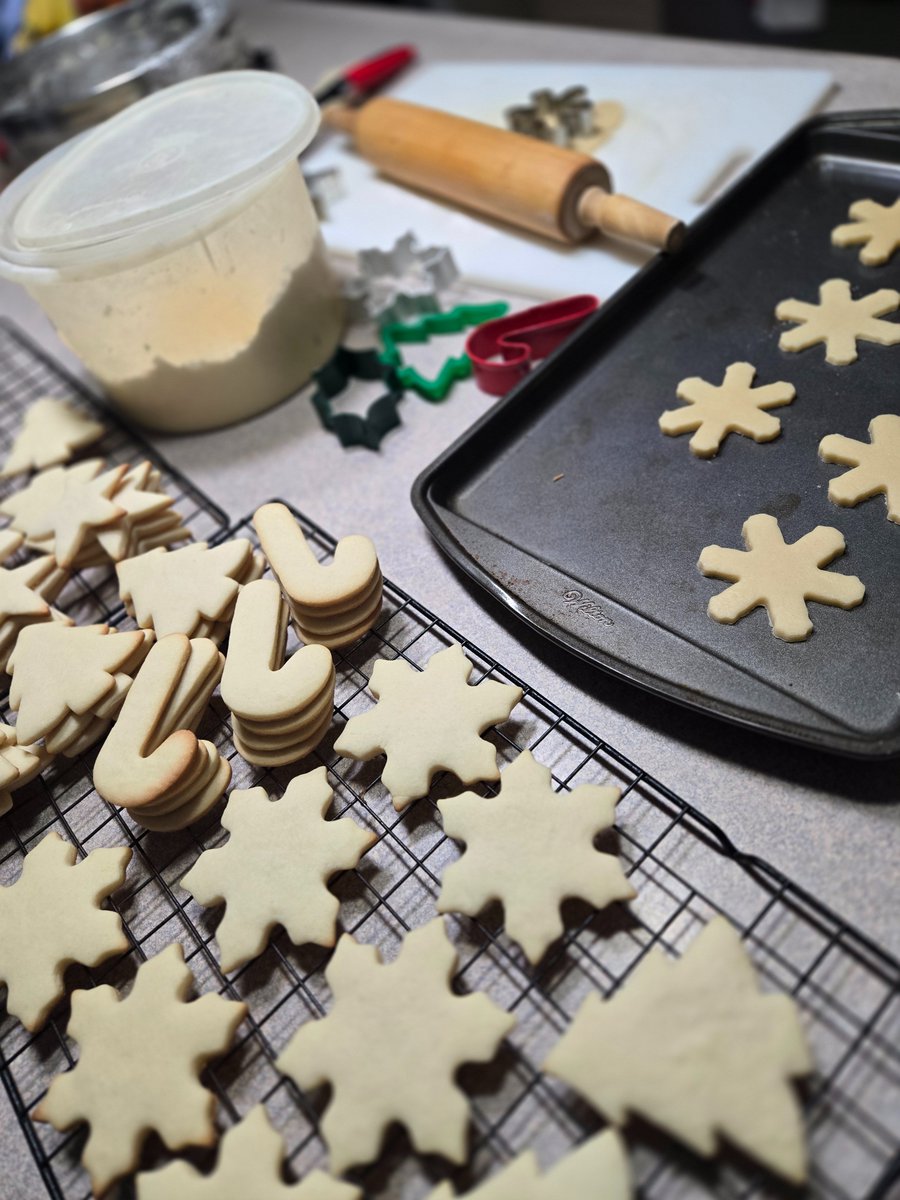 Lindakx947's tweet image. The secret ingredient is always love.  And so it begins.....
#christmasbaking #tistheseason
#christmastreats #sugarcookies