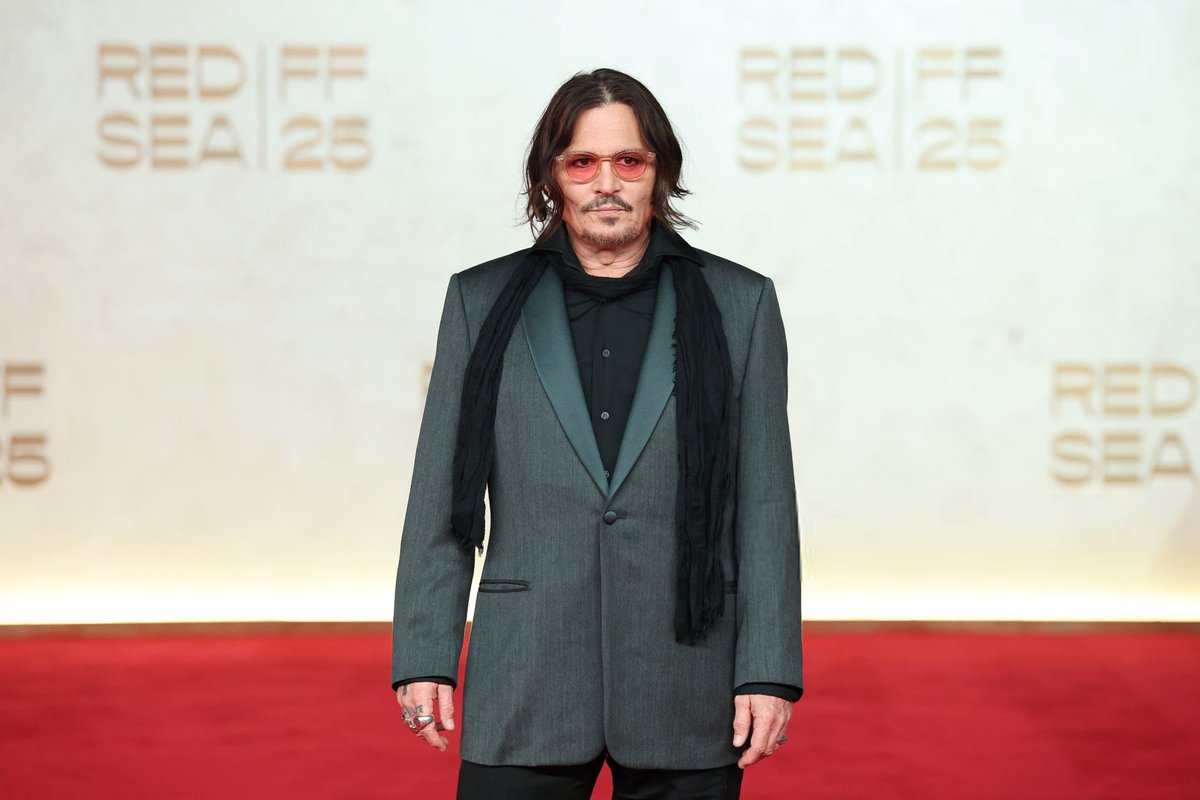 Johnny_depp_ru_'s tweet image. Johnny Depp attends the Closing Night red carpet at the Red Sea International Film Festival 2025 on December 11, 2025 in Jeddah, Saudi

#ДжонниДепп #JohnnyDepp #justiceforjohnnydepp #JohnnyDeppIsABeautifulSoul #ThankYouDior #dior #JohnnyDeppIsALegend