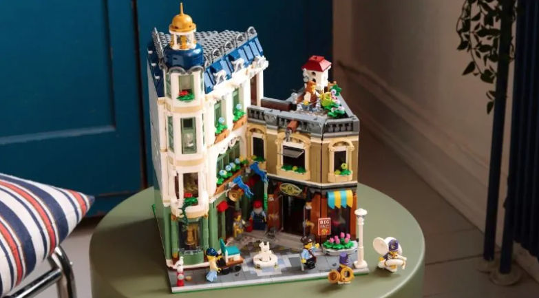 BrickFanatics's tweet photo. The designer behind 11371 Shopping Street has revealed what his creative approach was when it came to assembling the next LEGO Modular Buildings Collection set.

https://t.co/C8LaEloQYd

#LEGO #LEGOIcons #LEGOModularBuilding https://t.co/F8DH9YyaTD
