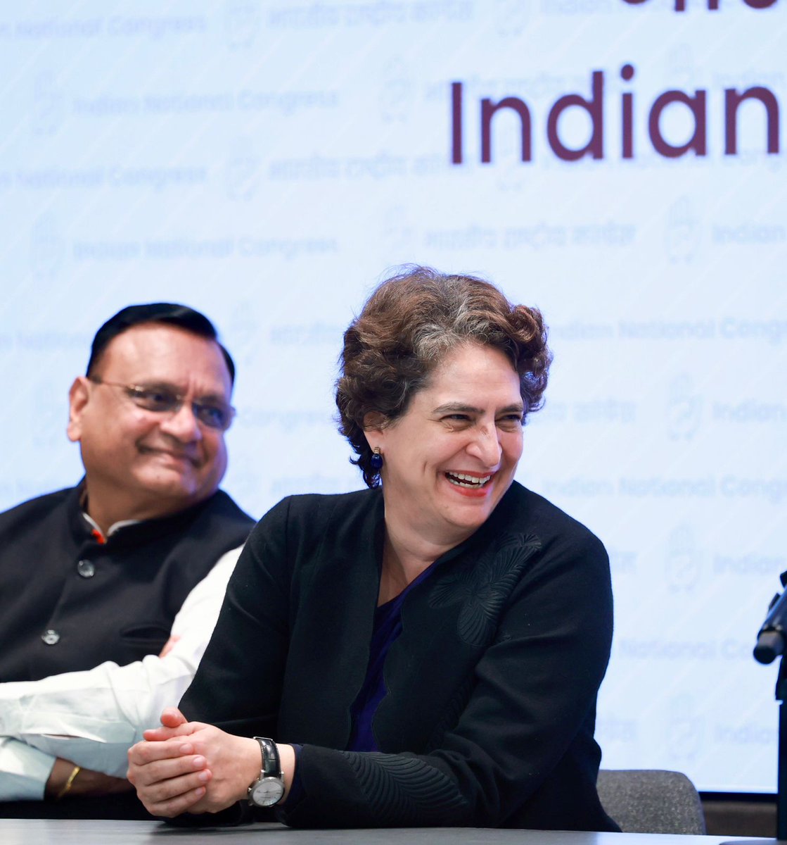 अखिल भारतीय कांग्रेस कमेटी मुख्यालय पर आज बृज एवं पश्चिम ज़ोन के ज़िला/शहर अध्यक्षों के साथ एक महत्वपूर्ण समीक्षा बैठक आयोजित हुई।

इस बैठक में श्रीमती <a href="/priyankagandhi/">Priyanka Gandhi Vadra</a> जी, श्री <a href="/kcvenugopalmp/">K C Venugopal</a> जी, श्री <a href="/ChatrathM/">Manish Chatrath</a> जी, उत्तर प्रदेश अध्यक्ष <a href="/kashikirai/">Ajay Rai🇮🇳</a> जी, CLP लीडर <a href="/aradhanam7000/">Aradhana Misra-Mona</a> जी