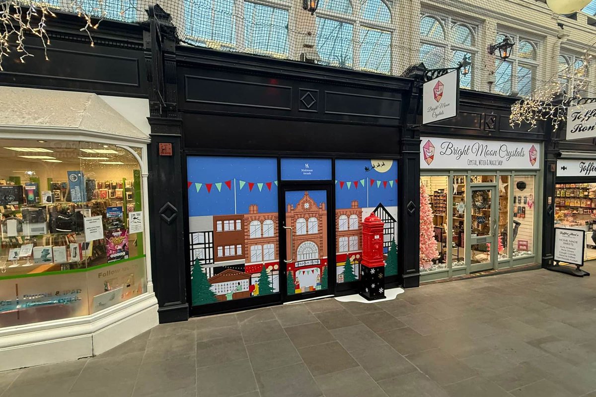UFUDirectory's tweet image. Festive upgrade for Wigan Council 🎄

We installed full window vinyl's, shaped aluminium composite panels, a plinth and a cast post-box to create a vibrant seasonal display.

📞 Need signage or a custom installation? Get in touch today!

#Signage #WindowGraphics #PoppySigns