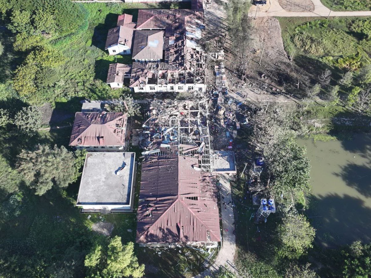 YeMyoHein5's tweet photo. On the night of December 10, the Myanmar military carried out a deliberate aerial strike on a hospital in Mrauk-U, the historic town in Rakhine State under Arakan Army control, killing 33 civilians—including several infants—and injuring more than 70 others. https://t.co/q7scgKN57F