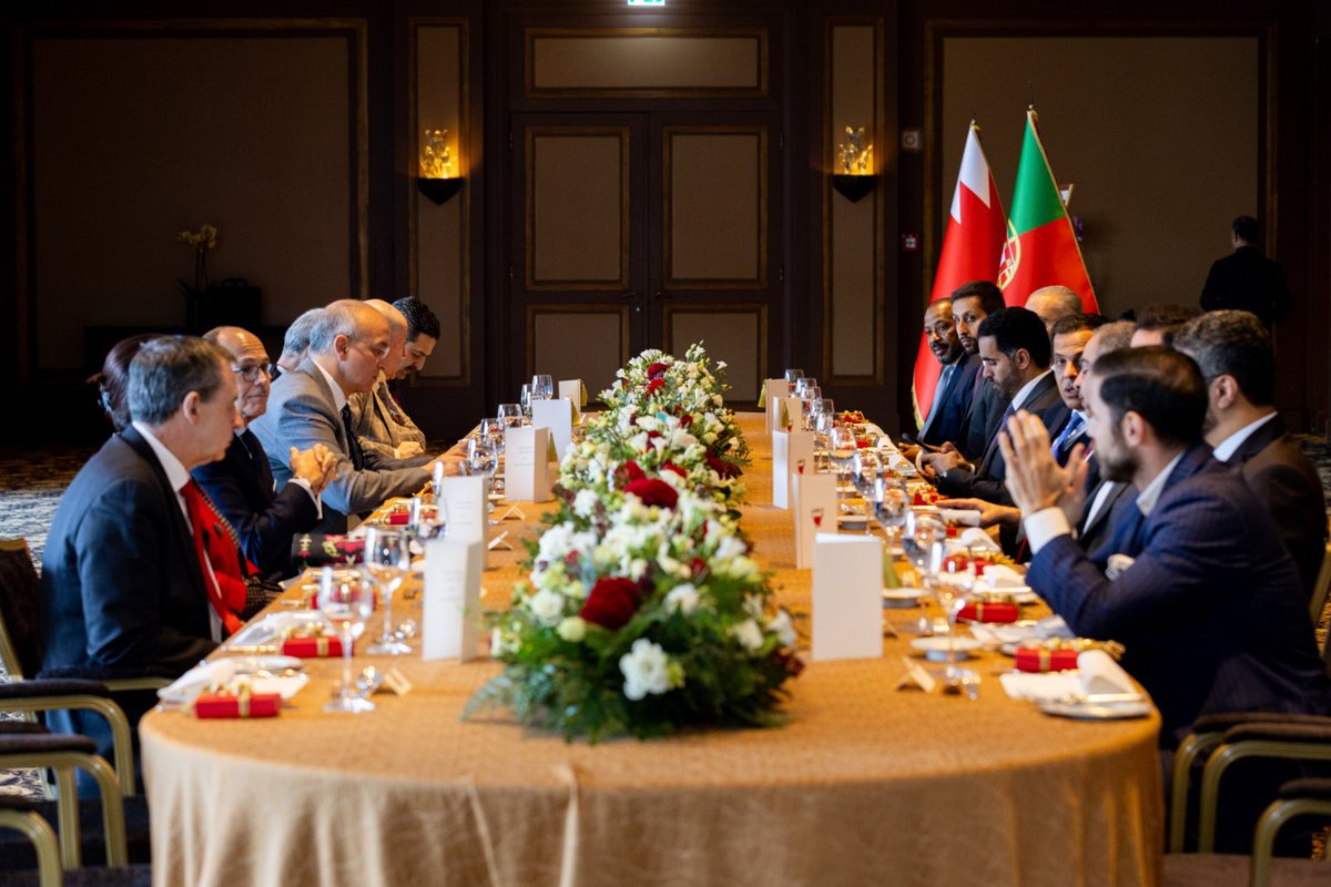 BahrainEmbUK's tweet image. H.E. Sh. @Fawaz_AlKhalifa, non-resident Ambassador to the Portuguese Republic hosted a celebratory luncheon in #Lisbon to celebrate the Kingdom of #Bahrain’s National Day, welcoming distinguished officials and accredited diplomats.