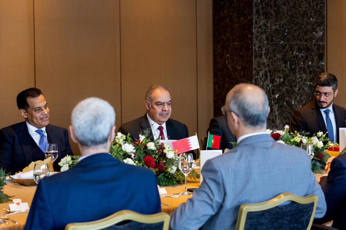 BahrainEmbUK's tweet image. H.E. Sh. @Fawaz_AlKhalifa, non-resident Ambassador to the Portuguese Republic hosted a celebratory luncheon in #Lisbon to celebrate the Kingdom of #Bahrain’s National Day, welcoming distinguished officials and accredited diplomats.