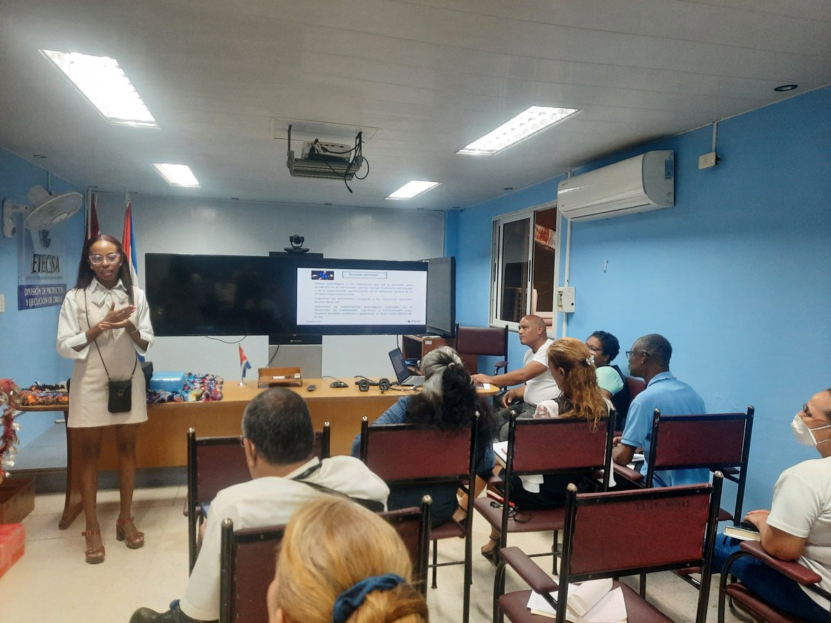 etecsa_dvpe's tweet photo. En el evento #MujerCreadora destacamos proyectos que integran bienestar laboral y creatividad femenina. Un espacio donde la innovación se une al cuidado de las personas y al futuro del trabajo.
#BienestarLaboral #Innovación #MujerCreadora #Dvpe https://t.co/76sFsQEWjv