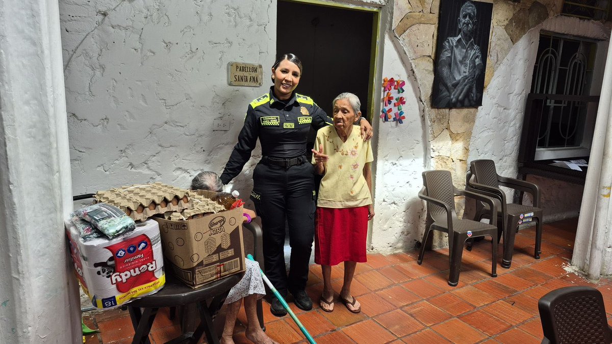 PoliciaColombia's tweet image. La dignidad humana guía cada procedimiento policial. Nuestro compromiso es actuar con justicia, proporcionalidad y cercanía, protegiendo lo más valioso, la vida. #Dignidad @PoliciaCucuta