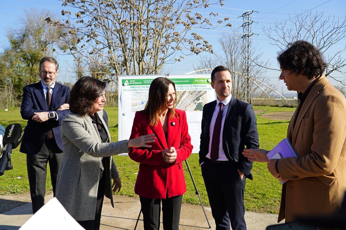Rocio_DiazJ's tweet photo. La @AndaluciaJunta licita por 1M€ la construcción de una pasarela peatonal sobre la carretera A-431, en Palma del Río. 

Una demanda histórica que mejorará la movilidad y la seguridad vial, conectando dos urbanizaciones con el municipio cordobés.

Cumplimos con #CórdobaESP✅ https://t.co/A9g3goIiQc