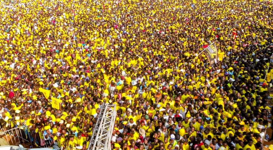 preparation for his final campaign rally of the day. Thousands of enthusiastic National Resistance Movement (NRM) supporters greeted to his arriving motorcade with thunderous cheers this evening.

Long live President Museveni.

#ProtectingTheGain
#Bunyoro4M7
#OncUpdates