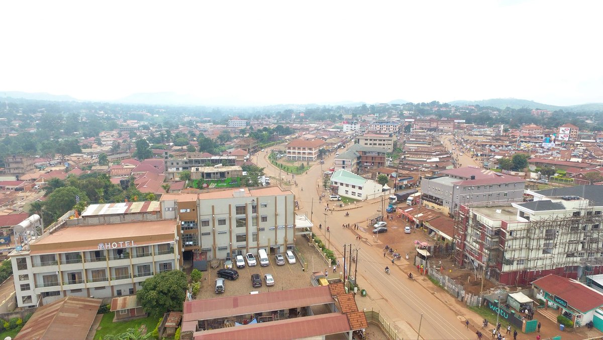 GideonSsekidde's tweet photo. Hoima City is buzzing.2 divisions, 16 parishes, 146 villages, and a vibrant population of 143,304.Good roads, growing voters, and expanding polling stations,Democracy is thriving in Hoima,the emerging Oil City.
Hoima's future is looking bright.
#GoldenPosts
#HoimaCity #OilCity https://t.co/CvoJNyENpi