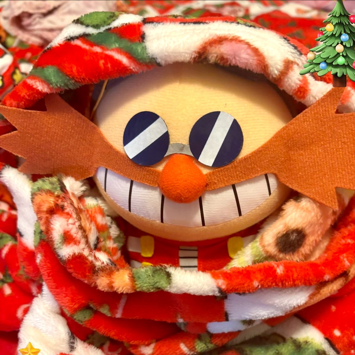 Even EGGMAN is "egg-cited" for 
Christmas this year!🥚🎄
