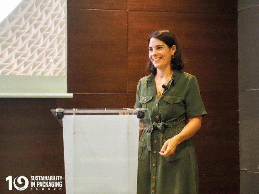 FEFCO's tweet image. #ThrowbackThursday: 

🌍 At Sustainability Packaging Europe, FEFCO's Juliette Guérin shared key insights on packaging minimisation for the corrugated industry. 

She highlighted the techniques currently used by the industry to be in line with the #PPWR. ♻️

#CircularByNature