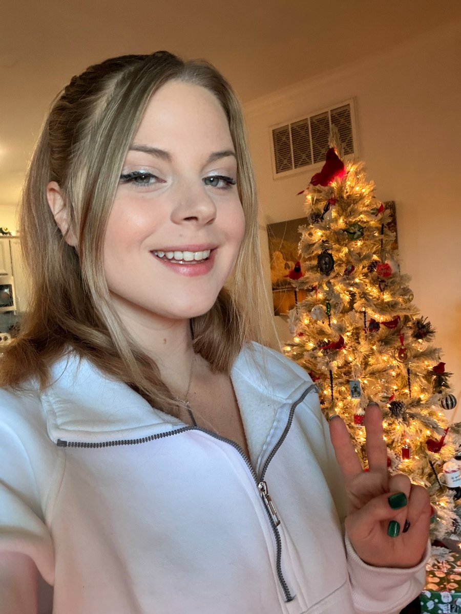 AshleyDCan's tweet image. GM to everyone spreading Christmas cheer