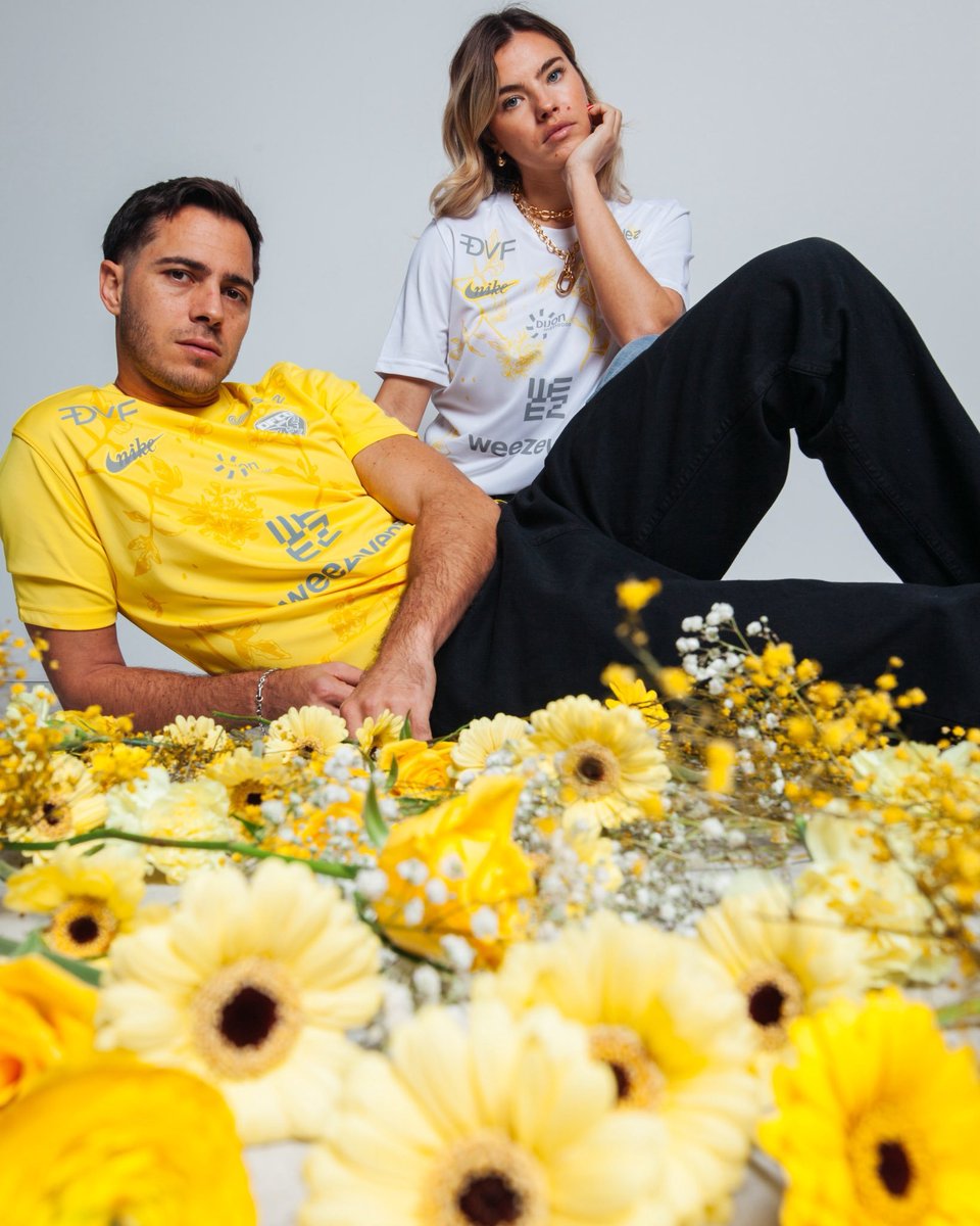 🚨 𝗟𝗔 𝗠𝗢𝗨𝗧𝗔𝗥𝗗𝗘 𝗘𝗦𝗧 𝗔̀ 𝗟'𝗛𝗢𝗡𝗡𝗘𝗨𝗥 𝗣𝗢𝗨𝗥 𝗟𝗘 𝗠𝗔𝗜𝗟𝗟𝗢𝗧 𝗧𝗛𝗜𝗥𝗗 𝗗𝗘 𝗗𝗜𝗝𝗢𝗡 !

Le nouveau maillot third du DFCO célèbre "l'héritage d’une ville qui a su transformer un simple grain en symbole universel."

Les maillots qui racontent une histoire :