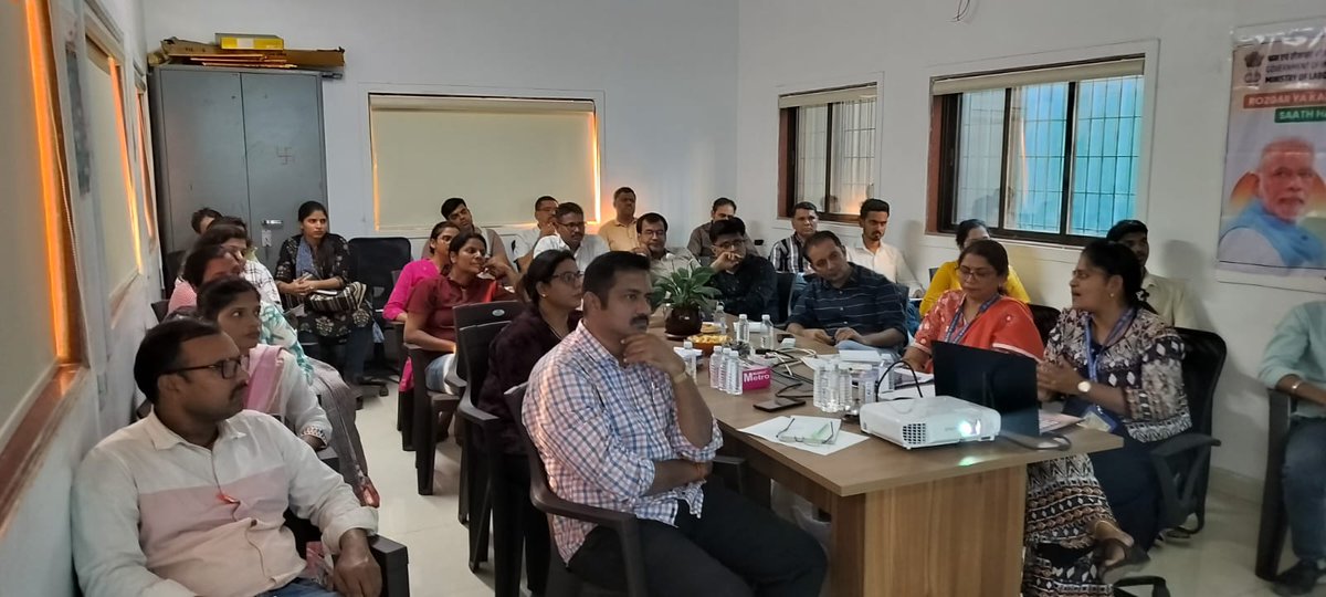 hdilipca's tweet photo. @epfokandivaliw1 
Well attended Gyanpeeth 5.0 session at our HDIL association Virar East today learning about EEC and PMVBRY from Smt. Seema Jayprakash and Smt. Manisha Palande.

Huge awareness building for #PMVBRY

@labourministry
@officialepfo https://t.co/lpsASpoHWJ