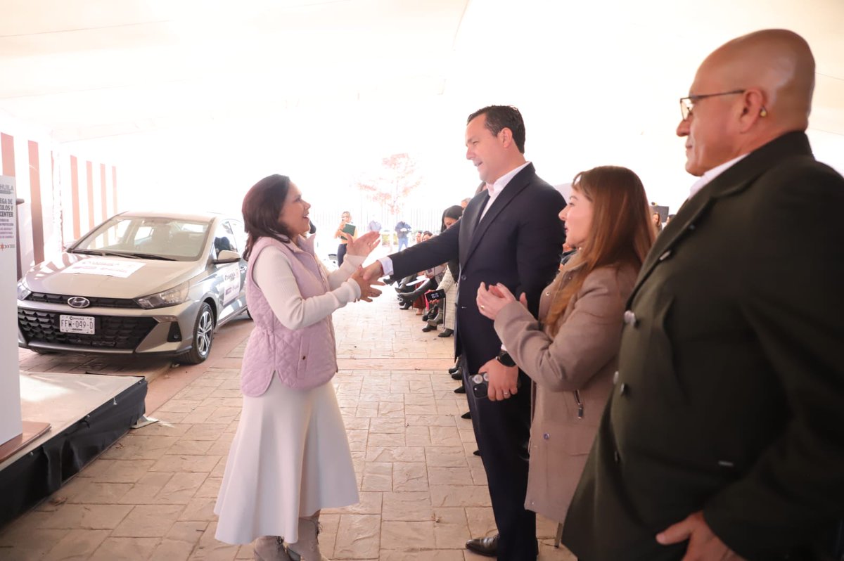 Entrega de vehículos y Call Center para monitoreo de medidas de protección. Centros de Justicia y Empoderamiento de la Mujer, Coahuila. #CoahuilaPaDelante #APasosDeGigante
