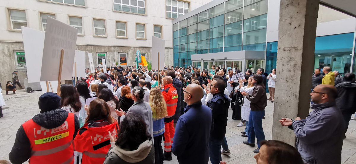 Esa mañana hemos sido numerosos los compañeros que nos hemos reunido a las puertas del Hospital Universitario San Pedro para movilizarnos por unas condiciones asistenciales mas dignas, para nosotros y nuestros pacientes
