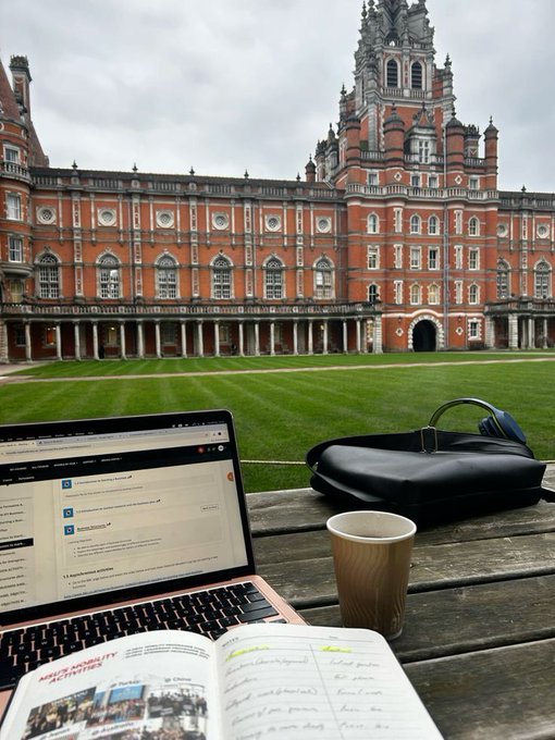 LearnWithSubhan's tweet image. Your documents shouldn’t sit still.

They should think, evolve, and collaborate.

Welcome to the workspace that makes it happen. 👇