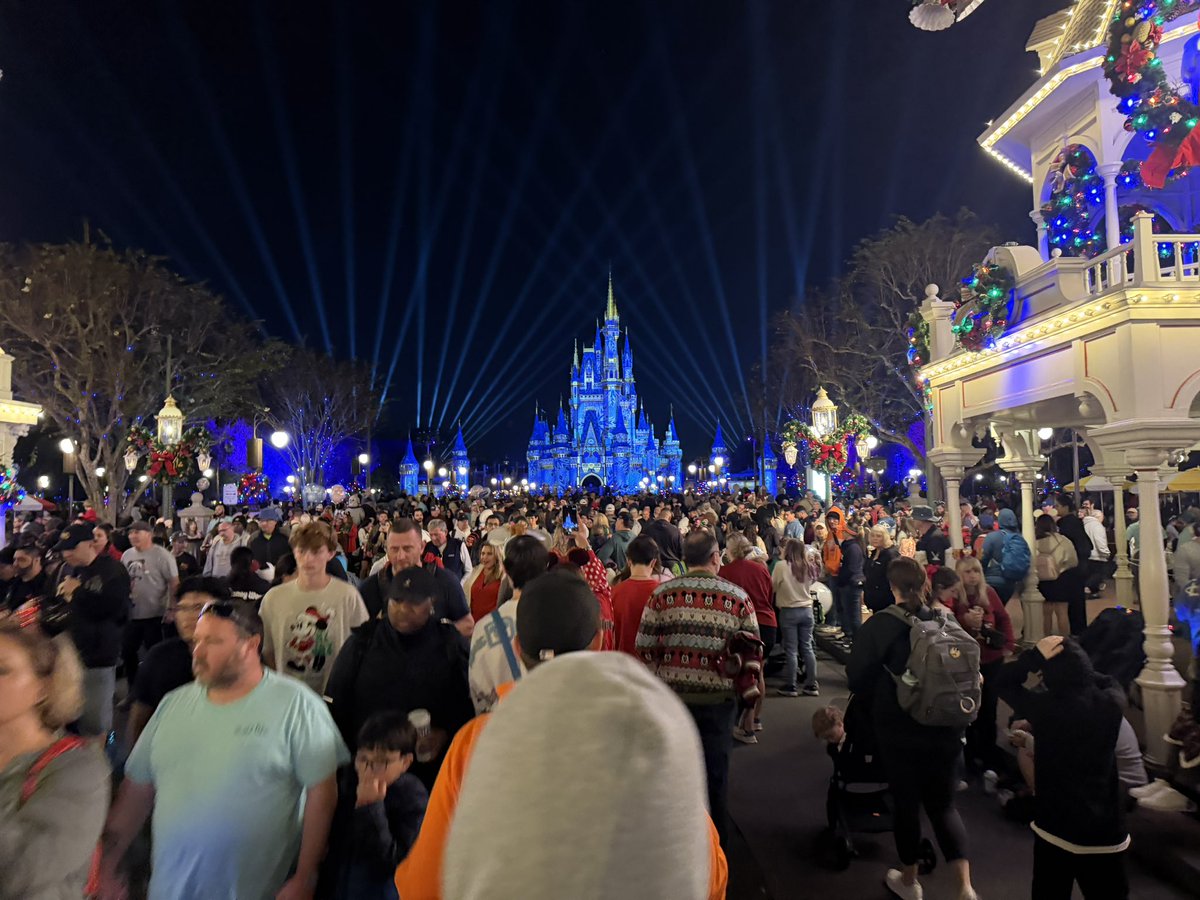 Is Magic Kingdom busy 2 weeks before Christmas? Yes, yes it is. But oddly enough, wait times for rides weren’t bad at all. But Main Street, the parade route, and some “choke points” were just a sea of humanity.