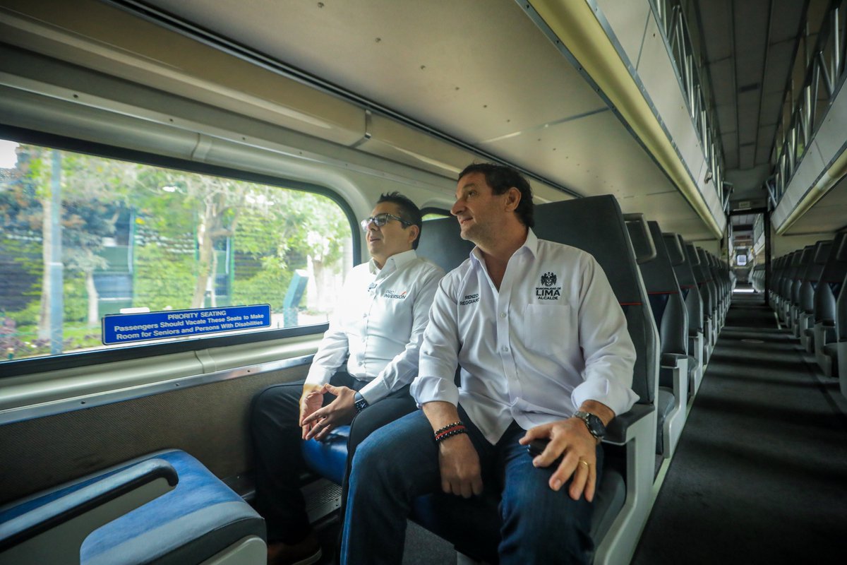 MuniLima's tweet photo. 🗞️ | Iniciamos oficialmente las pruebas del material rodante del tren Lima–Chosica, con un Plan de Mantenimiento Preventivo para poner en óptimas condiciones las 90 coches y 19 locomotoras, que beneficiará a más de 12 500 ciudadanos.

https://t.co/WGBqYv0MuA https://t.co/1ICzHHn2j0