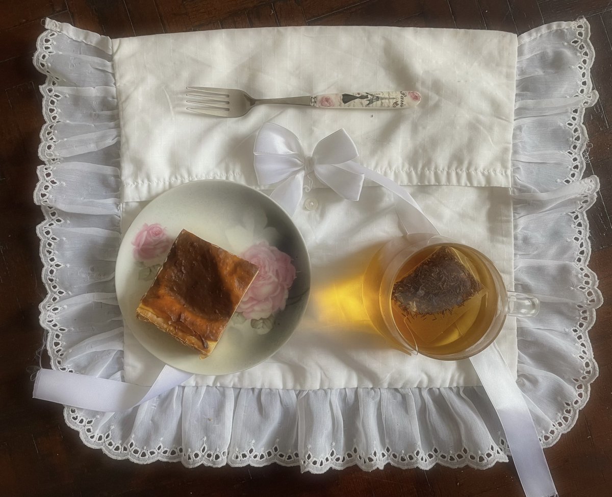 maevaemiliaa's tweet image. day 11: rooibos, passion fruit, bush peach, wild strawberry &amp;amp; bergamot peel