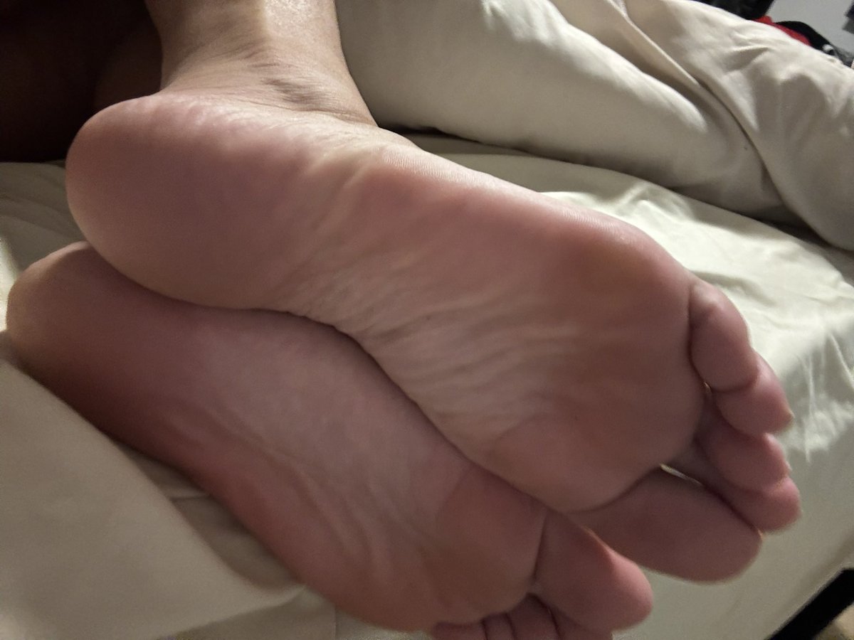 iwantyoursole25's tweet photo. Soft soles #whitetoes
 #footfetısh #feetfetısh #pose #feetworshi̇p #oilysoles #soles https://t.co/6QEkiDGWxV