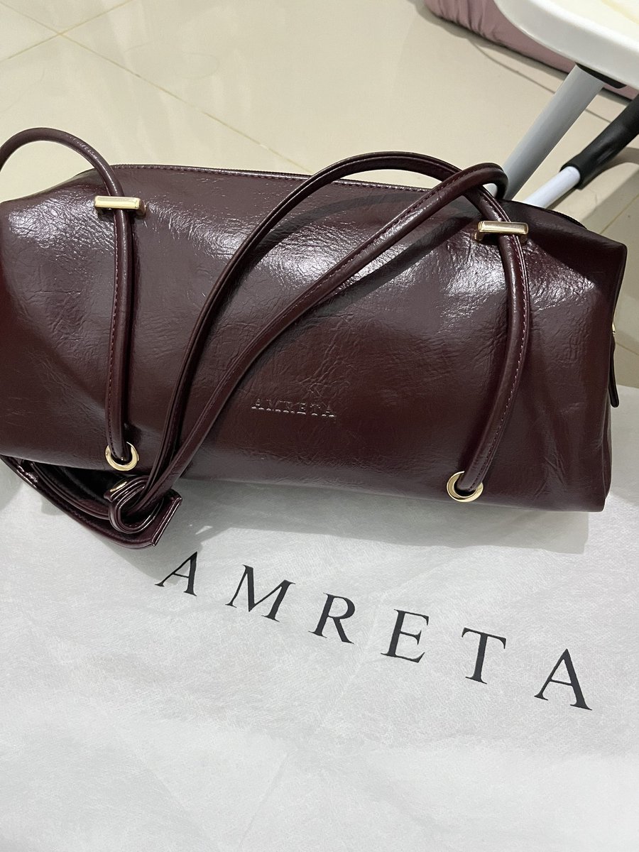 kookiercd's tweet photo. Tara bag Amreta 160k warna burgundy. Neww baru dateng hari ini paketnya https://t.co/mM2emMjTkP