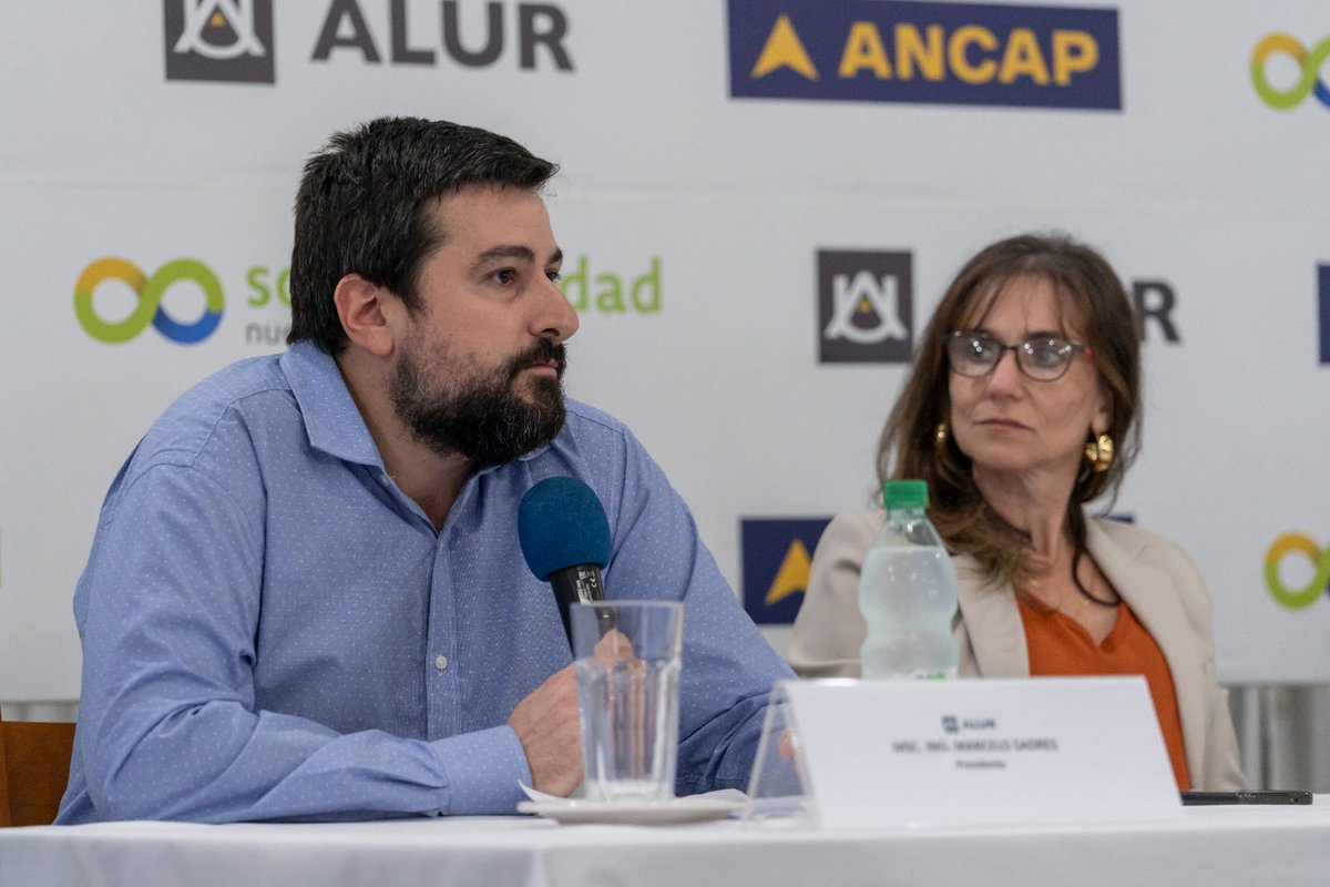 MARCELO_SADRES's tweet photo. Ayer realizamos el informe del cierre de zafra 2025 en el complejo agroindustrial de Bella Unión con la presencia de autoridades de @AncapUruguay productores y trabajadores de #alur https://t.co/AyQHmvsHNY