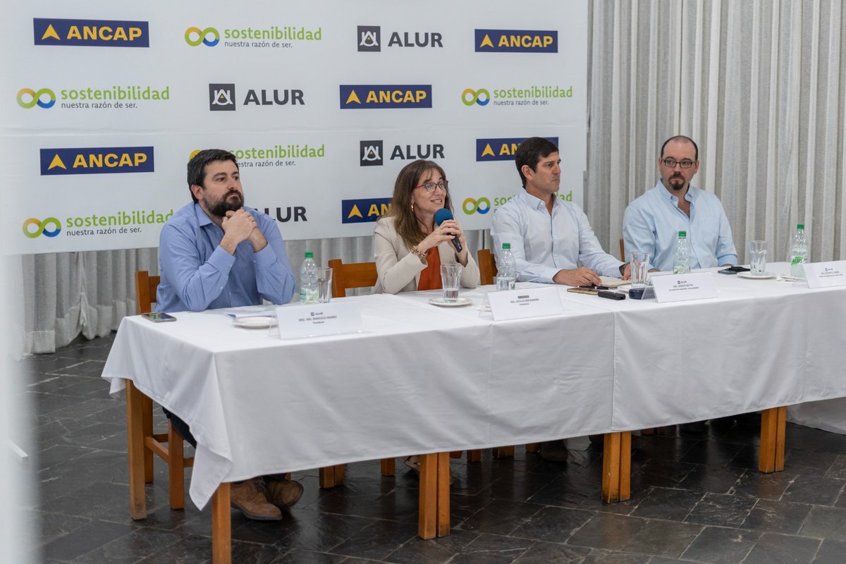 MARCELO_SADRES's tweet photo. Ayer realizamos el informe del cierre de zafra 2025 en el complejo agroindustrial de Bella Unión con la presencia de autoridades de @AncapUruguay productores y trabajadores de #alur https://t.co/AyQHmvsHNY