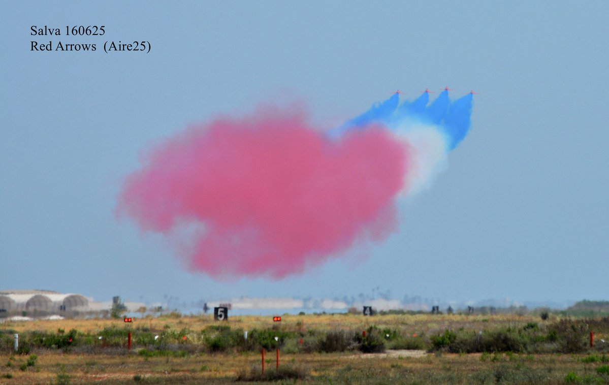 Momentos #Aire25. Despedida de los #RedArrows
(<a href="/rafredarrows/">Red Arrows</a>). <a href="/RoyalAirForce/">Royal Air Force</a> #BASanJavier #AcademiaGeneraldelAire <a href="/EjercitoAire/">Ejército del Aire y del Espacio</a>. <a href="/SpottersMurcia/">Spotters Murcia</a>