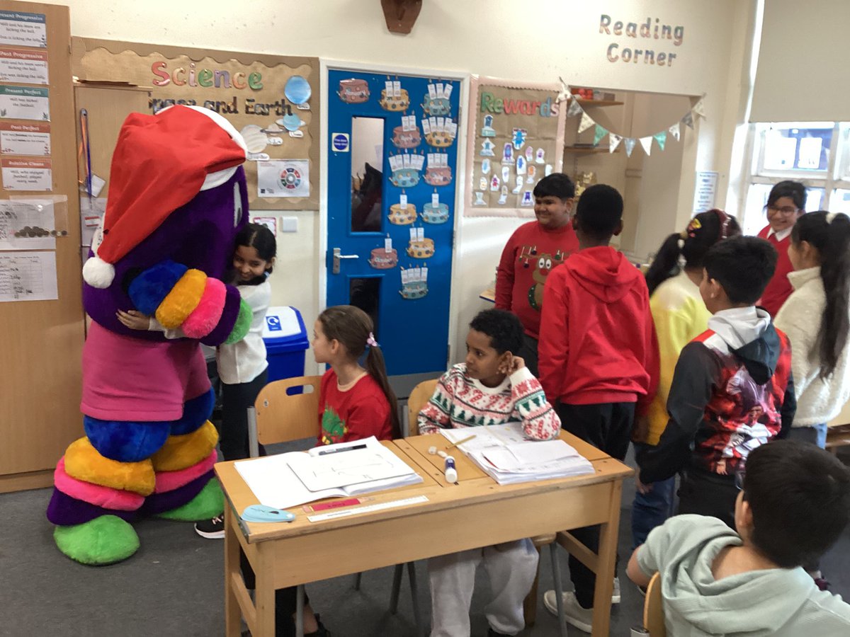 year_holy's tweet photo. Thank you to Haribo for visiting our class today and offering us a hug. We appreciate your support in working with families in need and lifting them up.
@harry_moseley
#CatholicLifeHfb10 #HHHO @HolyFamilyScho1 https://t.co/aRkXjBCfcp