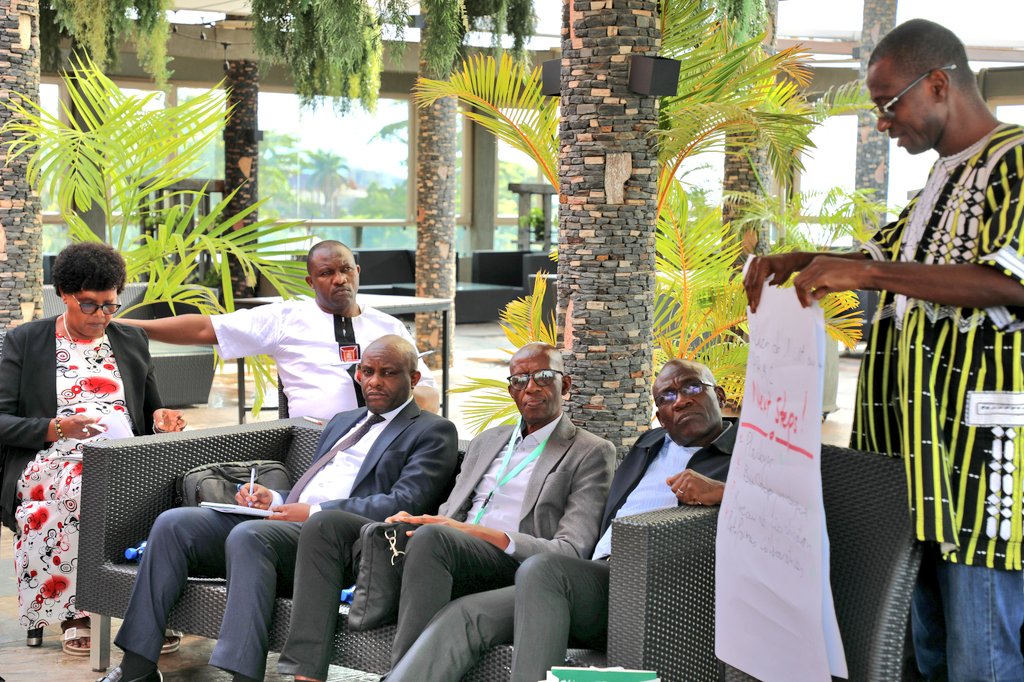 AUC_PAPS's tweet photo. 🎯 Jour 3 : De la théorie à la pratique !
Aujourd'hui à Bujumbura, les participants sont passé à l'action pour appliquer les approches fondées sur les droits humains à l'alerte précoce.
Les moments clés de la journée :
✅ Exercices de groupe : Identifier les droits humains en jeu dans des scénarios de conflit et formuler des indicateurs DH correspondants.
✅ Collecte de données fondée sur les DH :Passer des principes à la pratique pour recueillir des informations crédibles.
✅ Revue & analyse : Examiner les indicateurs d'alerte précoce et les outils de collecte de données existants de l'UA & de la CEEAC.
✅ Travail sur modèles pratiques : Les groupes ont examiné le projet de Formulaire de collecte de données des INDH et les Infrastructures Nationales de Paix ont élaboré des feuilles de route concrètes avec les OSC.
✅ Exercice "Marche du Pouvoir" : Une activité puissante pour approfondir les discussions sur le genre, les enfants et l'inclusion dans l'AP.
Affûtage des outils pour une analyse fondée sur les droits ! ⚖️📈
#IndicateursDH #CollecteDeDonnees #AnalyseDesConflits #INDH #GenreInclusion #OutilsPratiques #UA
@GIZAfricanUnion