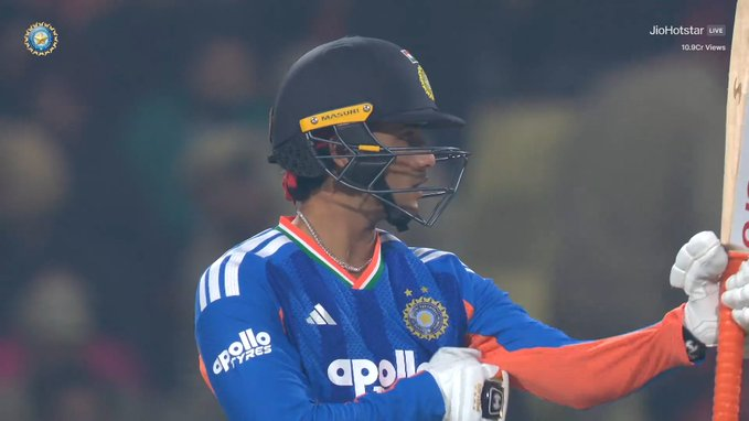 🚨Abhishek Sharma dismissed for 17 from 8 balls.

#INDVSSA #SAVSIND #CricketTwitter