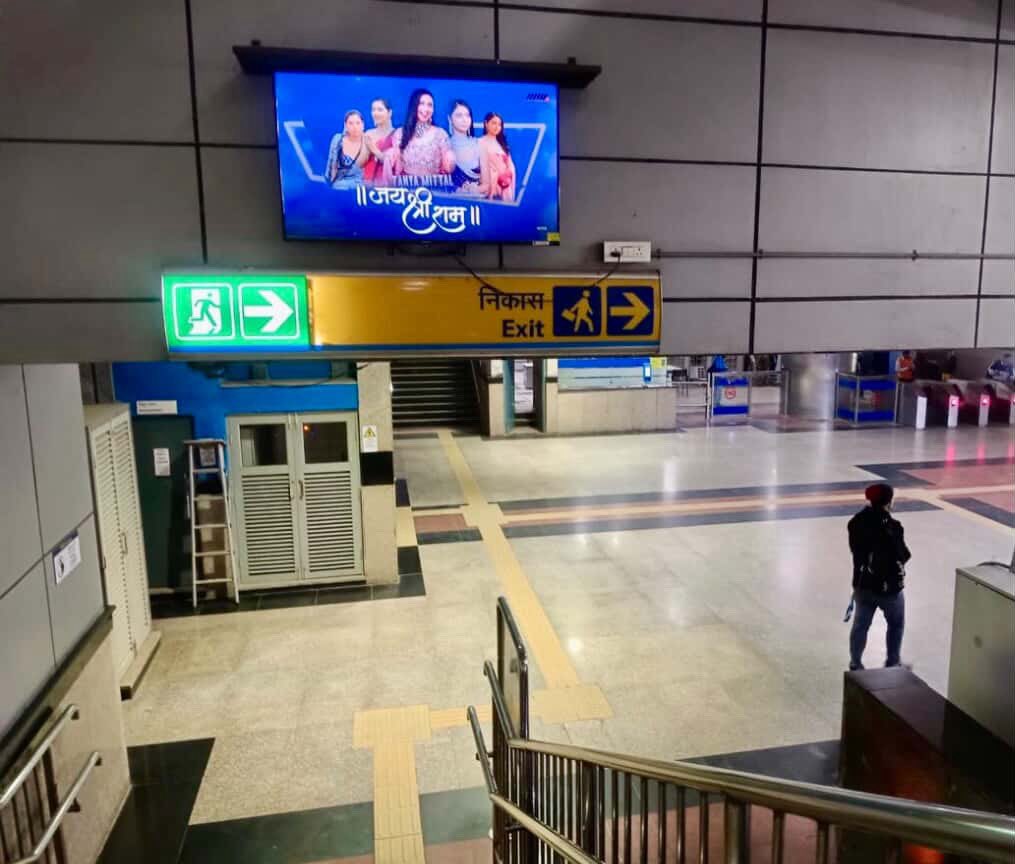 RKForever00l2's tweet photo. Her presence shines brighter each time she appears. Jai Shri Ram 🙏 @itanyamittal #Tanya #DelhiMetro #GraceInEveryStep #TanyaMittal𓃵 #TanyaMittal https://t.co/27tLkF2Vwp