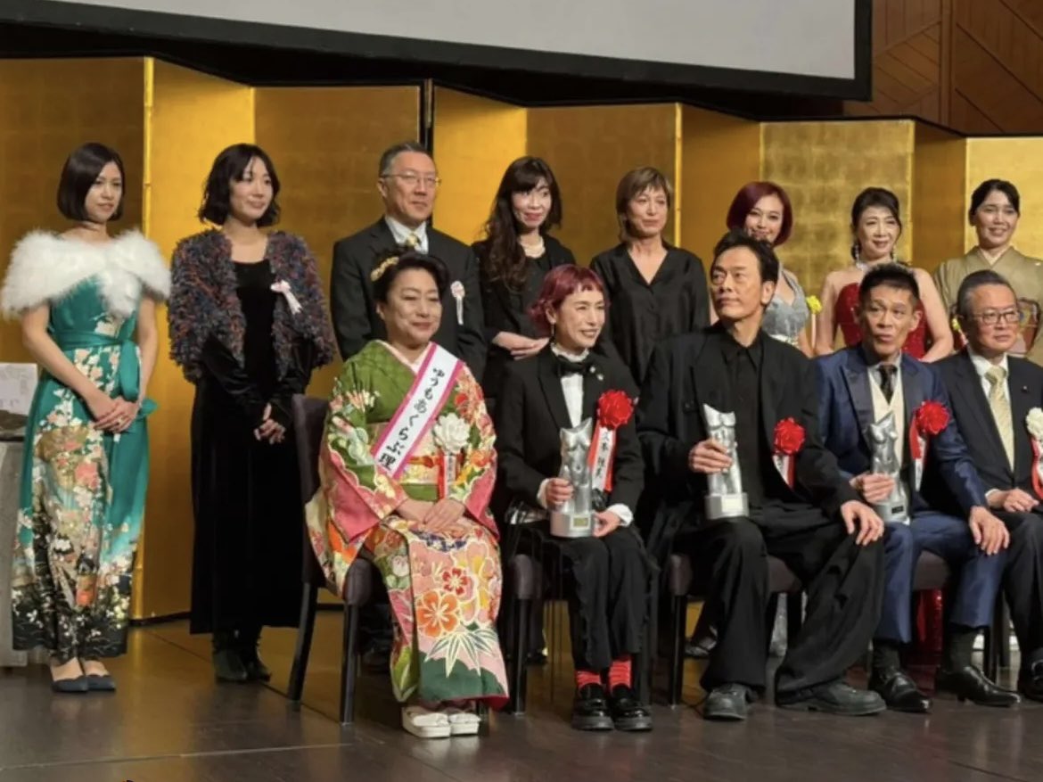 山村紅葉さんが理事長を務める
ユーモアで1年通して貢献した人へ送られるゆうもあ大賞の受賞式へ。
#AINOKI も協賛させていただきました！
2025年今年の受賞者は
久本雅美さん
柳沢慎吾さん
遠藤憲一さん
華やかな皆様と並べて光栄です✨
なんだか年末を感じますね🙏
#ゆうもあ大賞